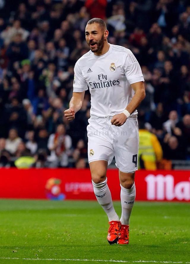 开云体育APP下载-里昂强势勒沃库森，本泽马一己之力扛起全队的简单介绍