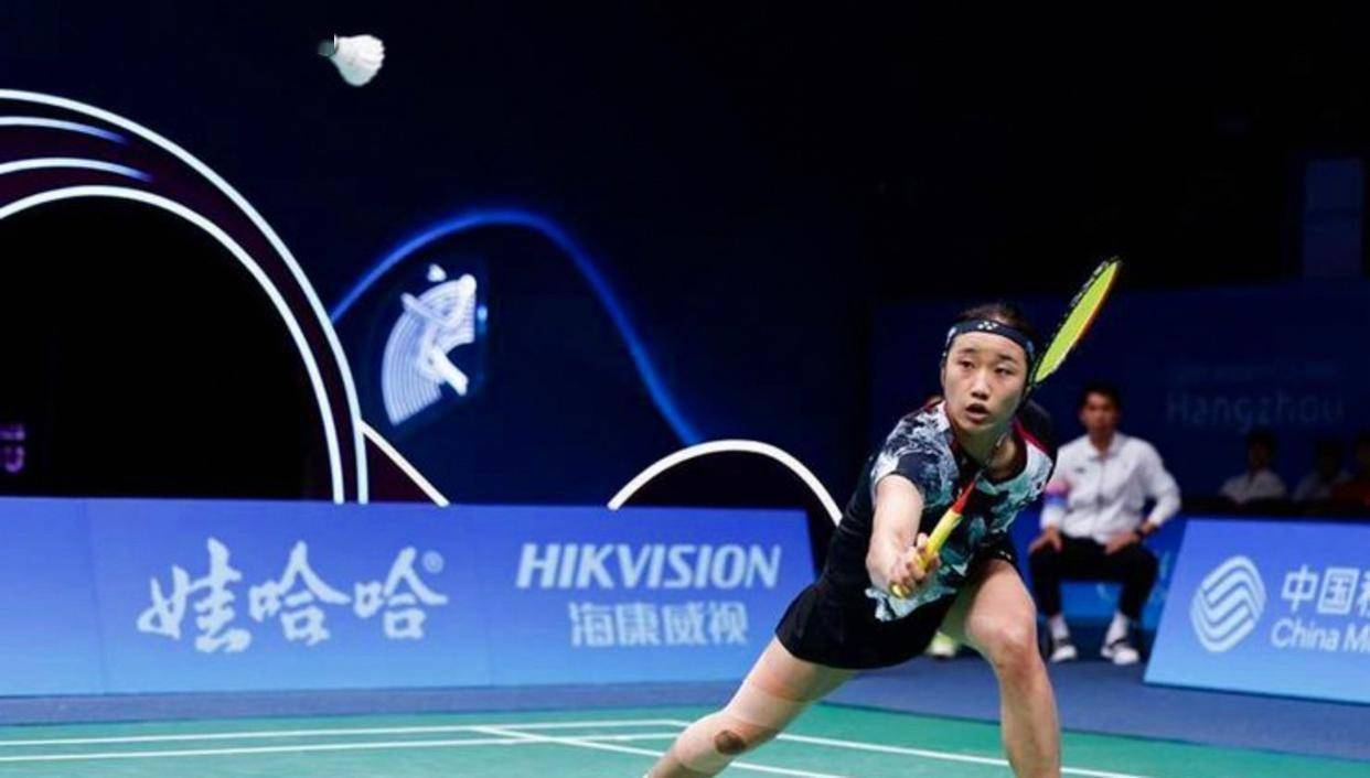 开云体育官网-泰国羽毛球队完胜英格兰羽毛球队，辛杜爆发神勇