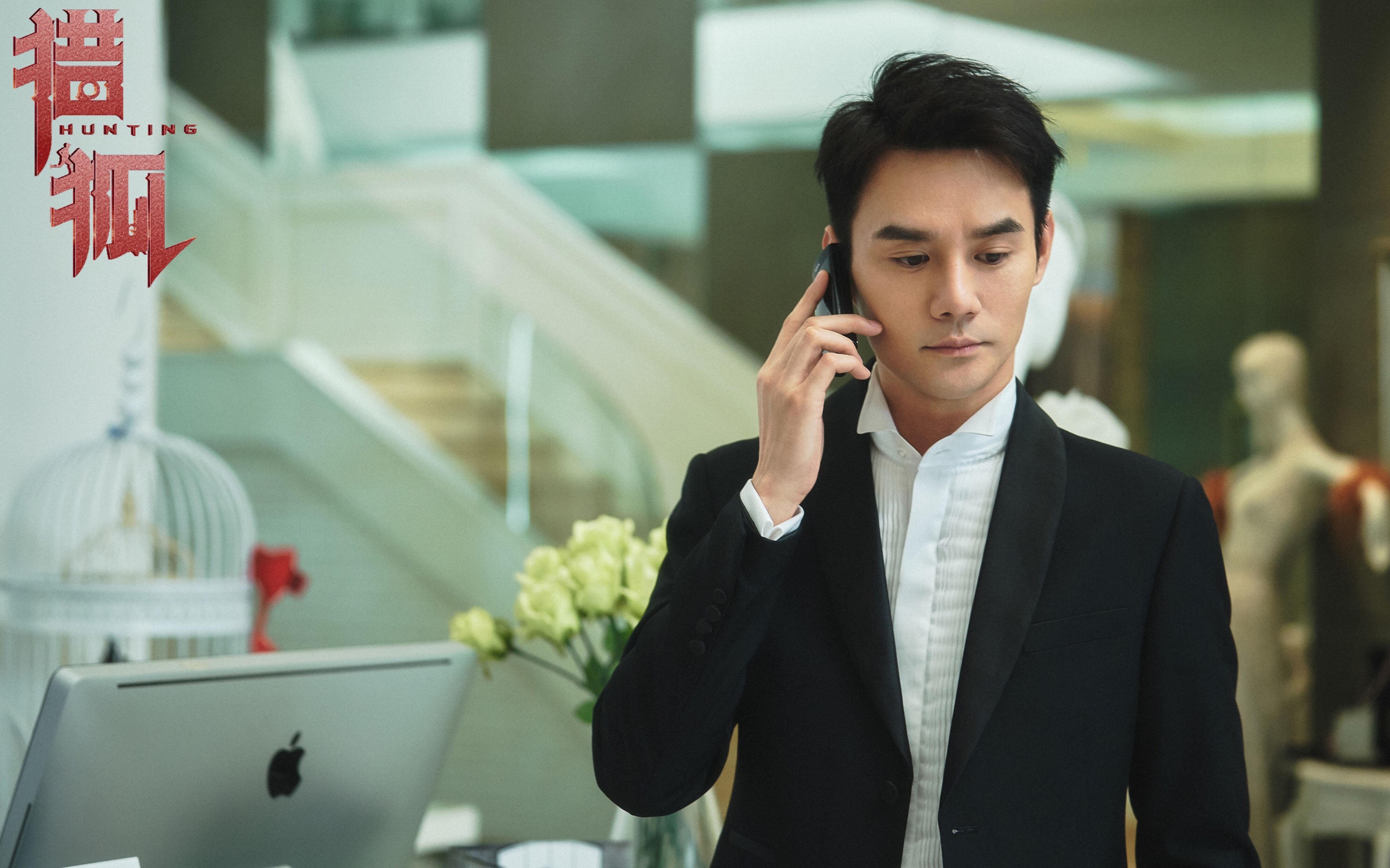 开云体育登录-破晓时分，橄榄球史诗对决与F1新王登基的双线传奇