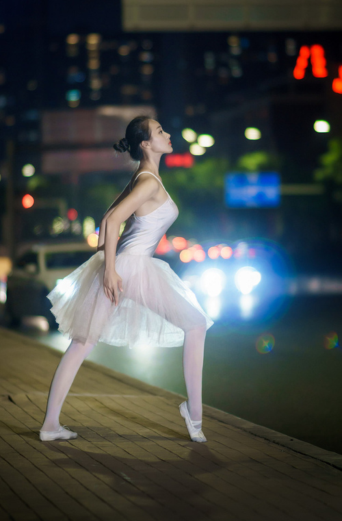 跨域体育的掌控艺术，浙江队节奏驯服篮网，詹姆斯在德比战场化身传奇